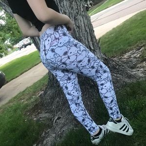 Size Small Snoopy print leggings.